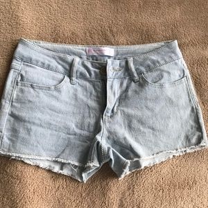 No boundaries light denim jean shorts